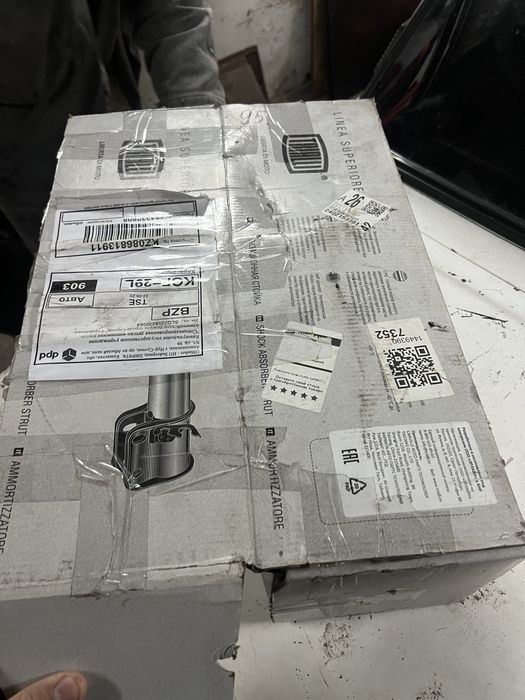 Продам 4 стойки на лада ларгус