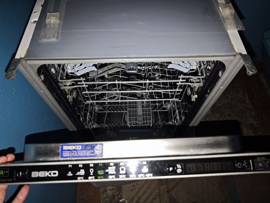 Встраиваемая посудомоечная машина