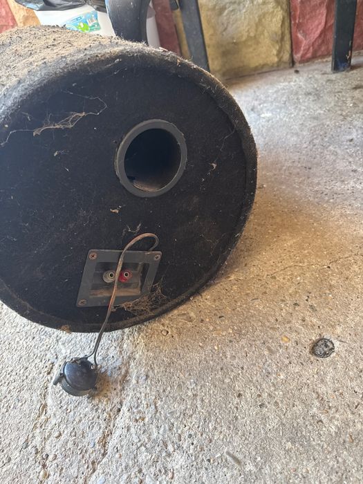 Vand subwoofer mai multe detalii in privat