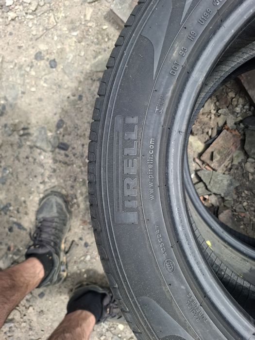 Vand 2 anvelope 235 55 18 pireli de vara bune
