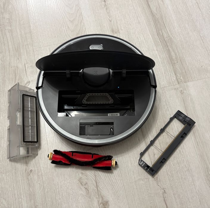 Vând robot aspirator Roborock S5 MAX