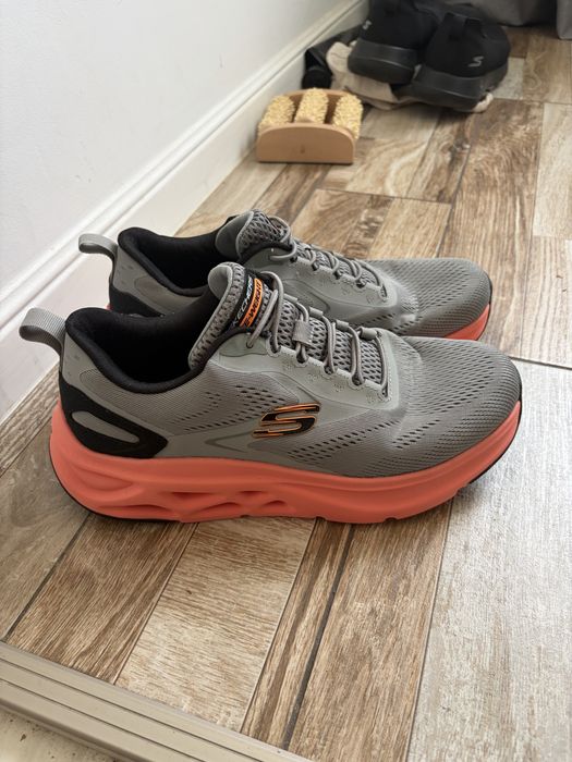 Vand adidasi Skechers