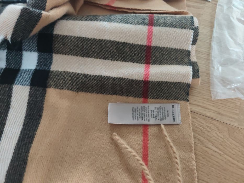 Esarfa scarf Burberry cadou ideal de Craciun