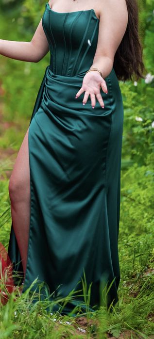 Елегантна зелена рокля