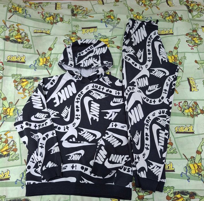 Ангуг Nike 158-170, Under Armour XS