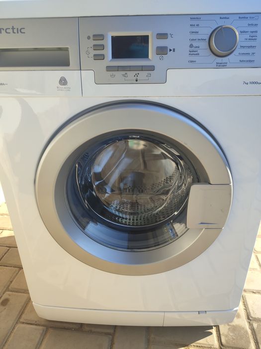 Vând masina de spălat rufe