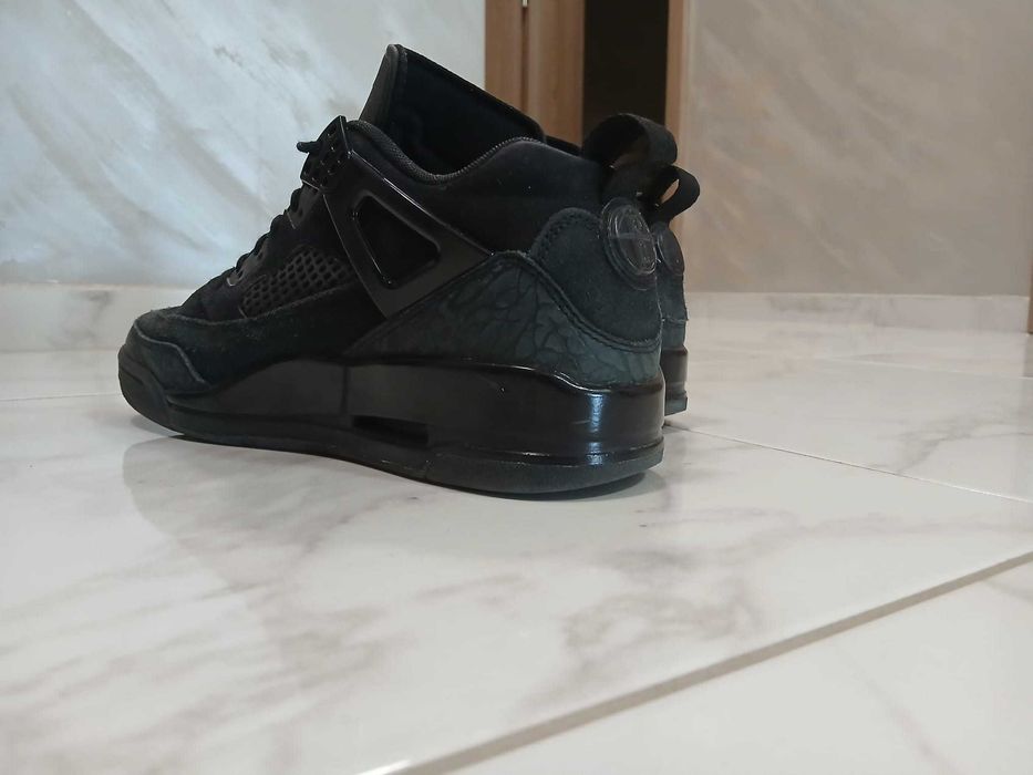 Air Jordan 4 „Black Cat“ – черни маратонки