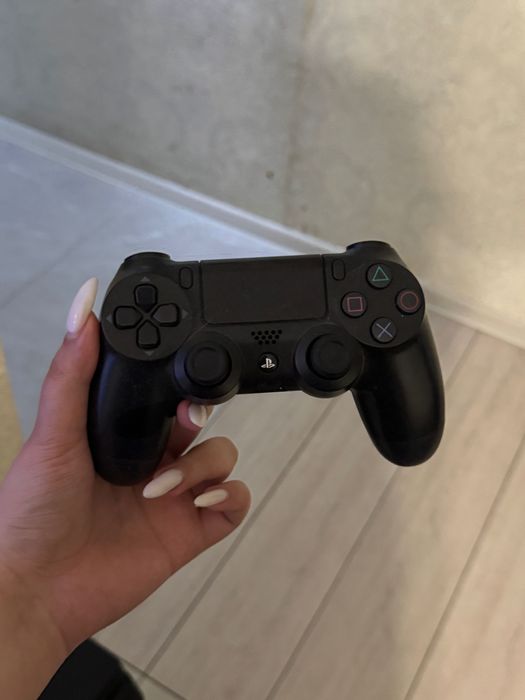 продам playstation 4