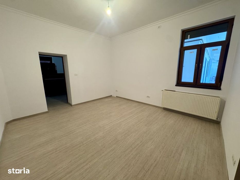 Vand apartament 2 camere, renovat, central-Turnul de Apa