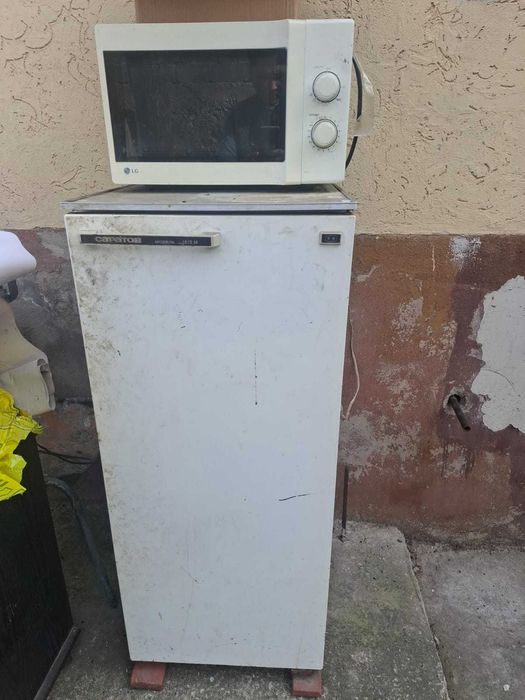 холодильник и микроволновка