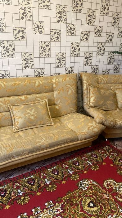 Срочно продаётся диван с 2креслами