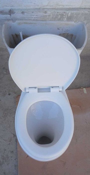 Унитаз сотилади. Вактинчалик ишлатишга.