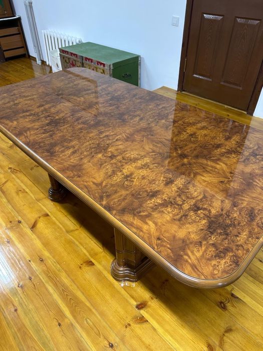 Обеденный стол с 8 стульями