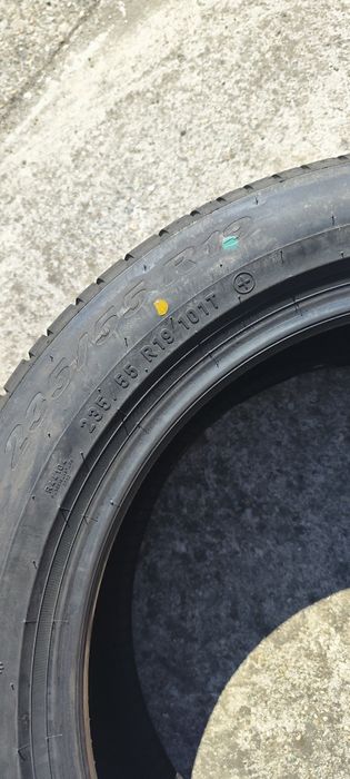 Vând 2 cauciucuri unul Goodyear 215 65 R17 și unul  Pirelli 235 55 R 19