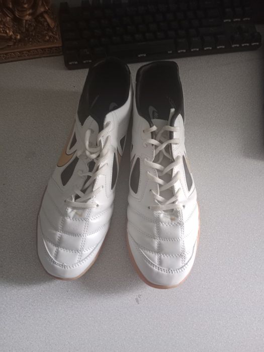 Футзальные кроссовки новые