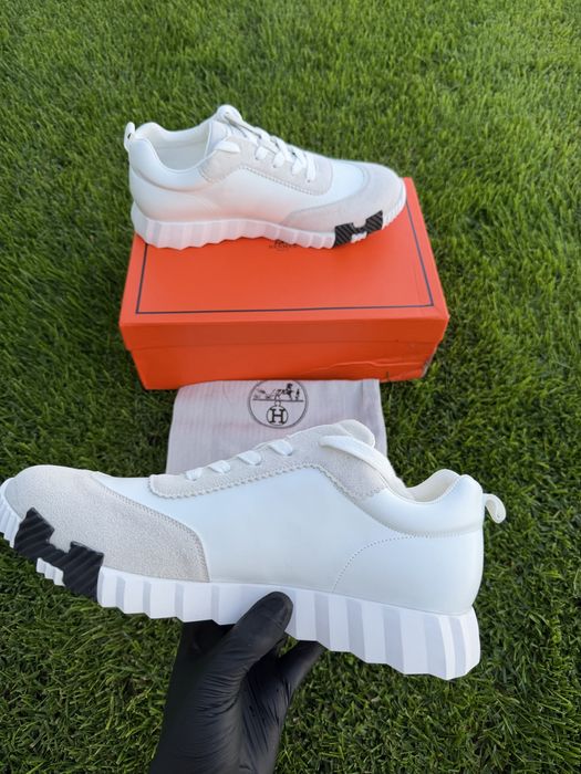 Sneakers Hermes disponibil in doua culori