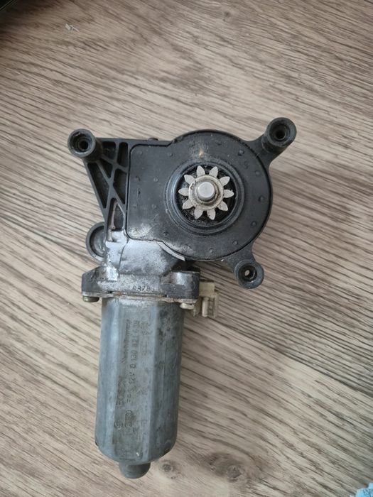 Продам моторчик w202 мерс