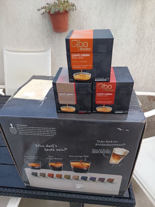 Кафемашина Tchibo Qbo YOU-RISTA с приставка за млечна пяна Milk Master с подарък 3 кутии капсули