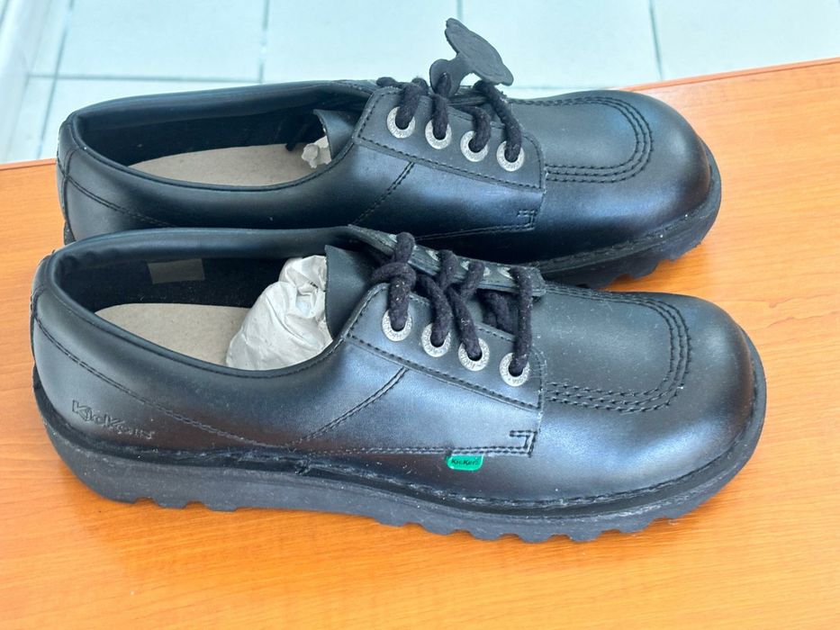 Vind pantofi Kickers
