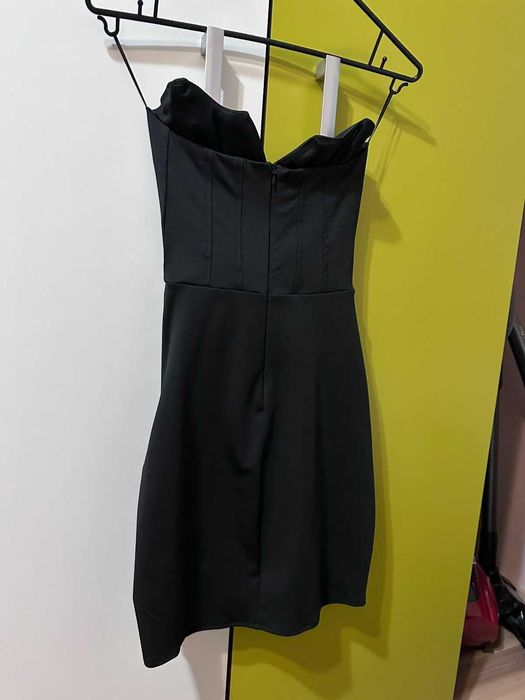 Официална черна рокля в размер xs