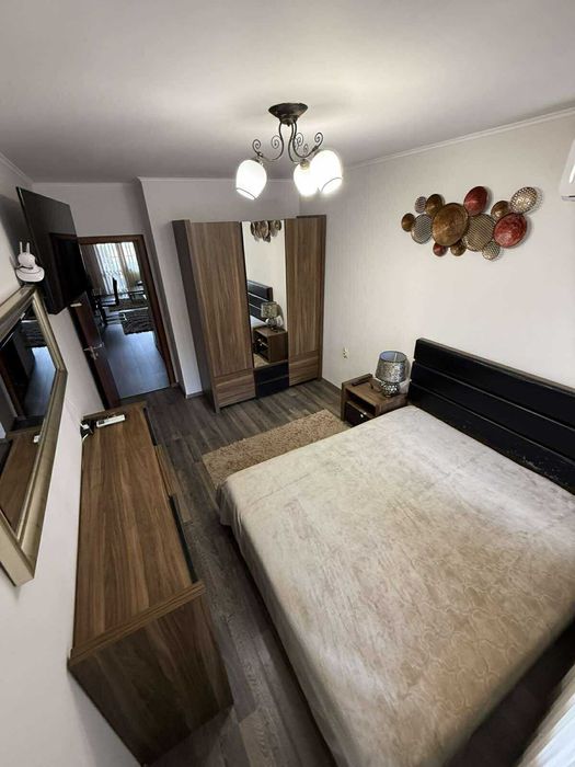 Дава се под наем Тристаен апартамент в София, Зона Б-18 - 100 кв.м за 1100 € - Снимка #1