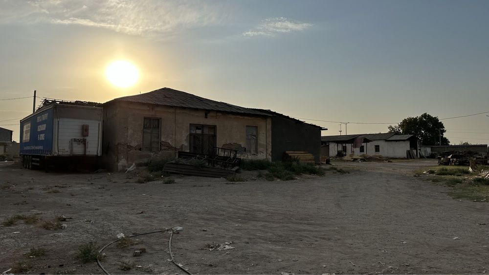 Ko’chmas mulk sotiladi