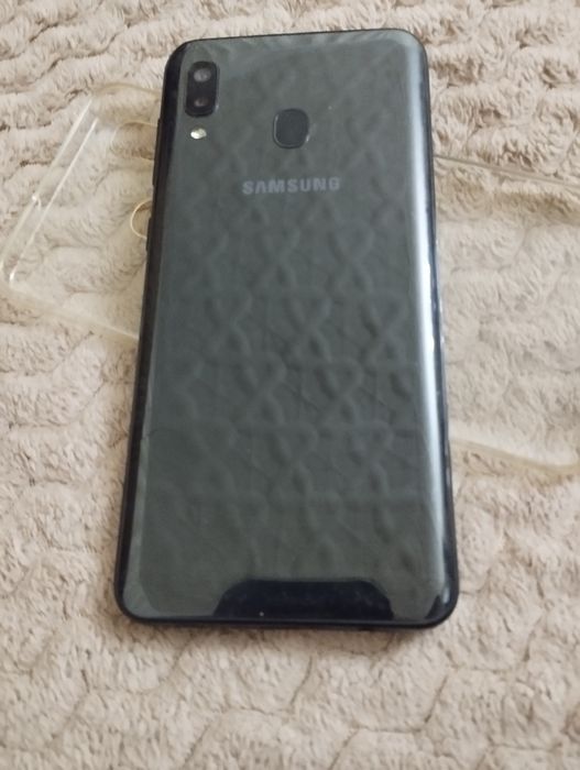 Самсунг А20 .недорого.