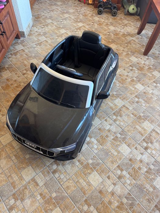 Акумулаторна кола Audi Q8 12V меки гуми
