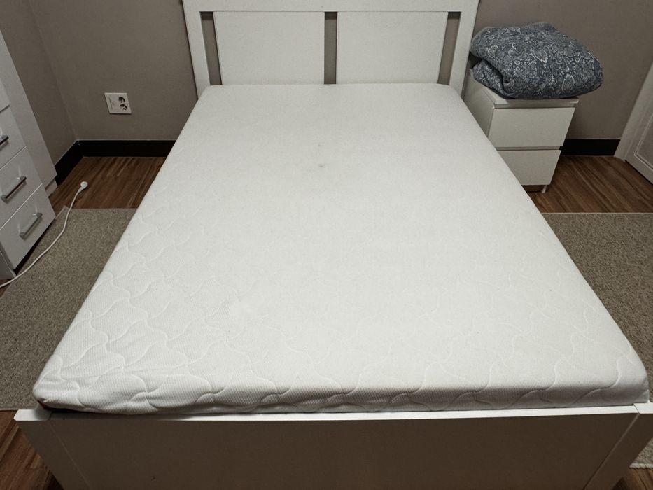 Продам кровать с матрасом