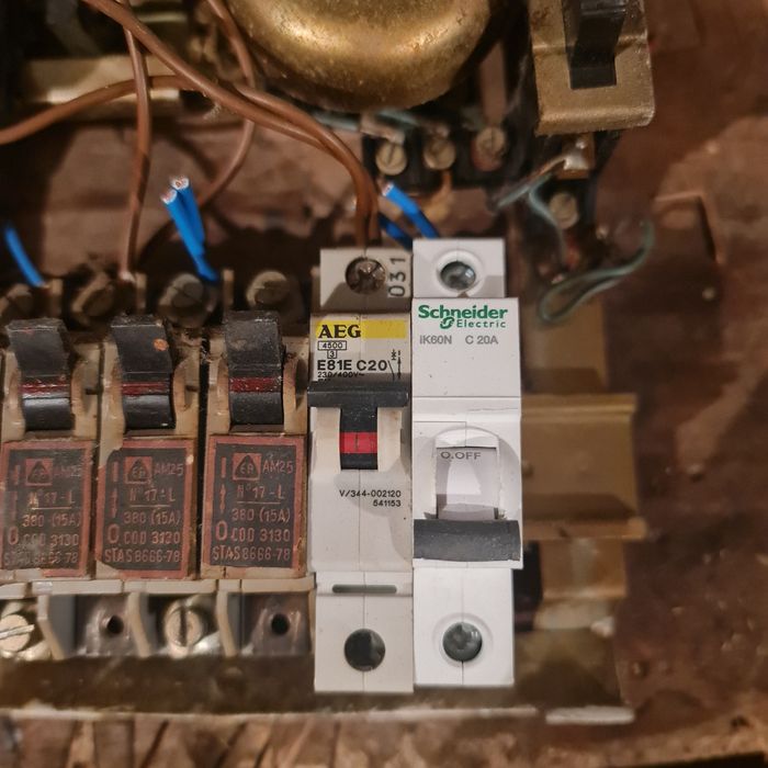 Vand panou electric cu sigurante