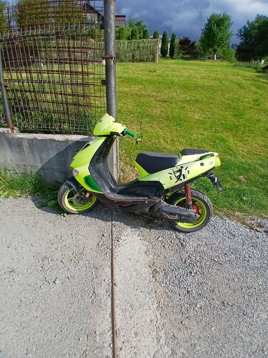 Vând aprilia sr 50