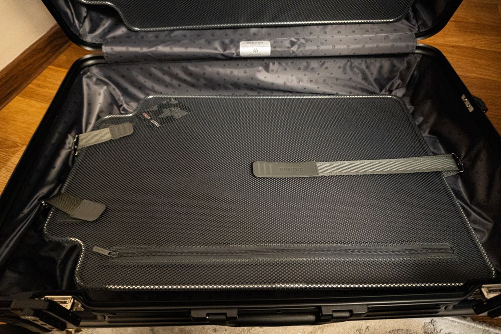 Чемодан RIMOWA в черном цвете (Check-in L)