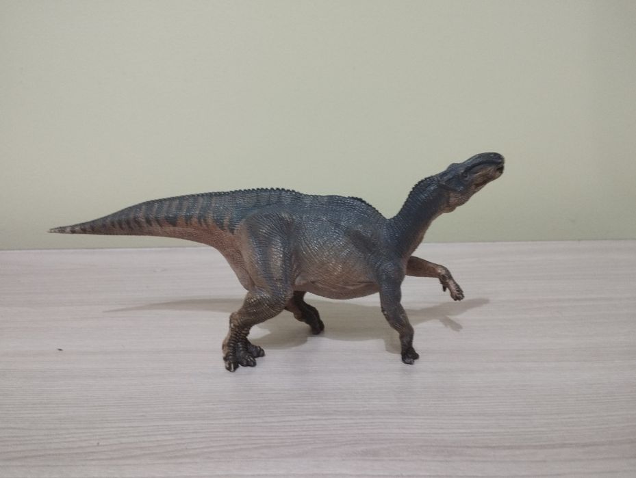 Динозавр игуанодон papo