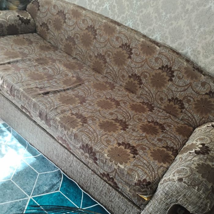 Диван в хорошем состоянии, срочно продаётся
