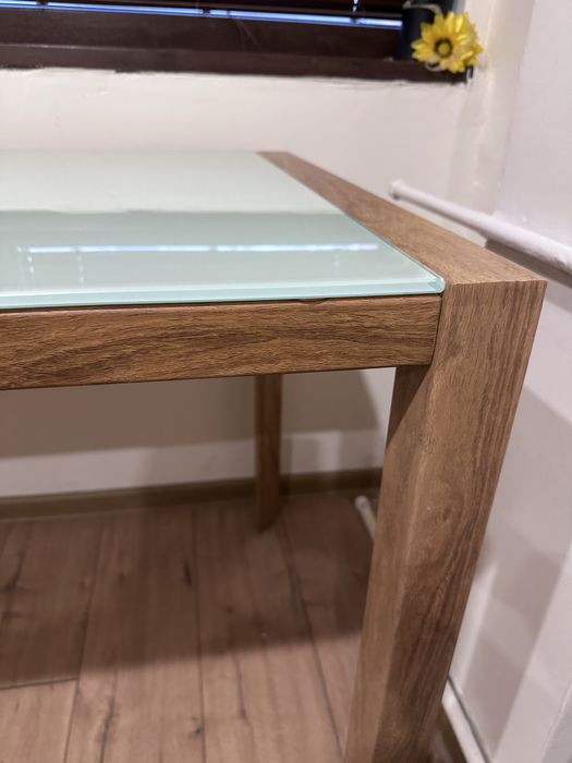 Продавам трапезна маса