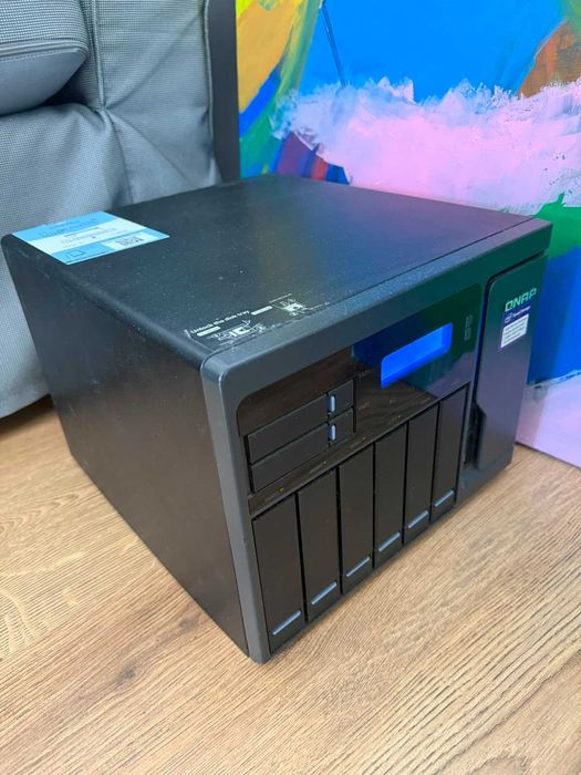 QNAP TVS-882 NAS profesional, 8 bay Intel 7th Gen, M.2, 10GbE ready, cu HDD Seagate IronWolf