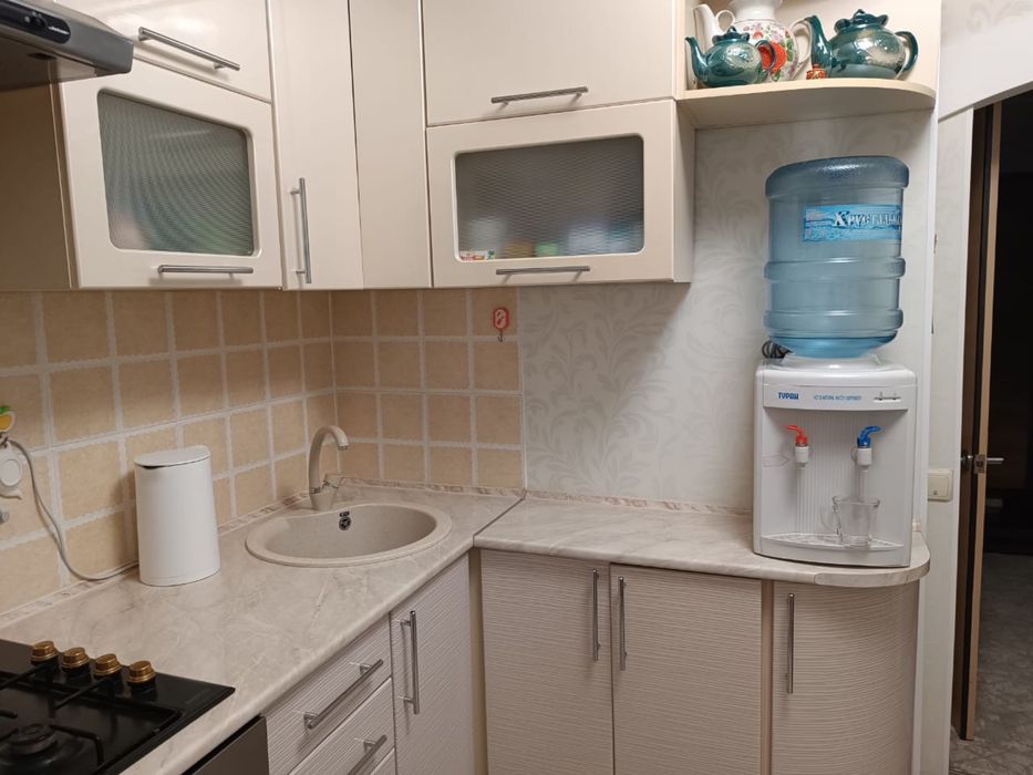 Продам угловой кухонный гарнитур