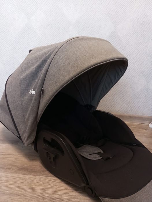 Коляска детская joie