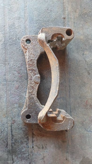 Супорт-държач за преден спирачен апарат За pajero 3