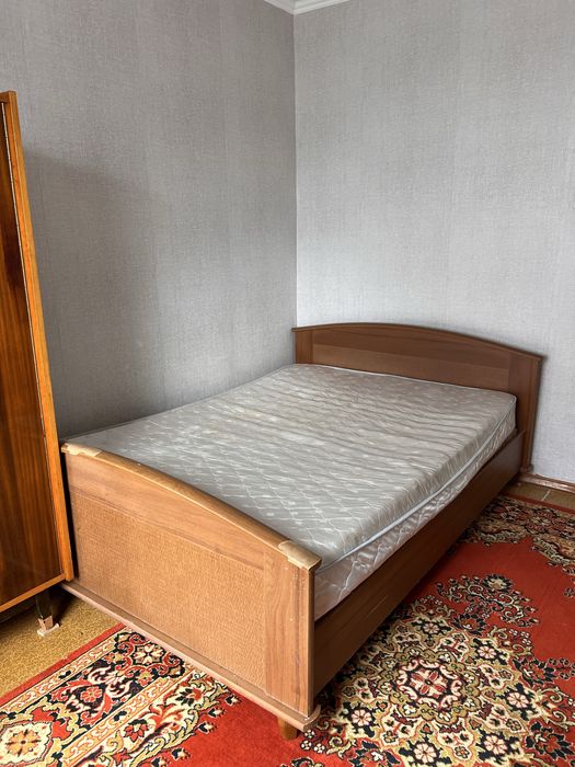 Продаю кровать и матрас 140см