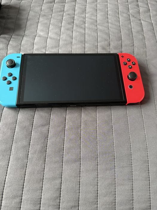 Nintendo Switch OLED 64GB + 4 игри + 128GB SD карта + калъф