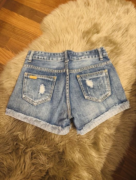 Pantaloni scurti de blugi