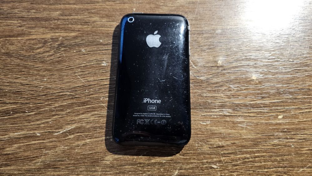 iPhone 3 negru 32Gb