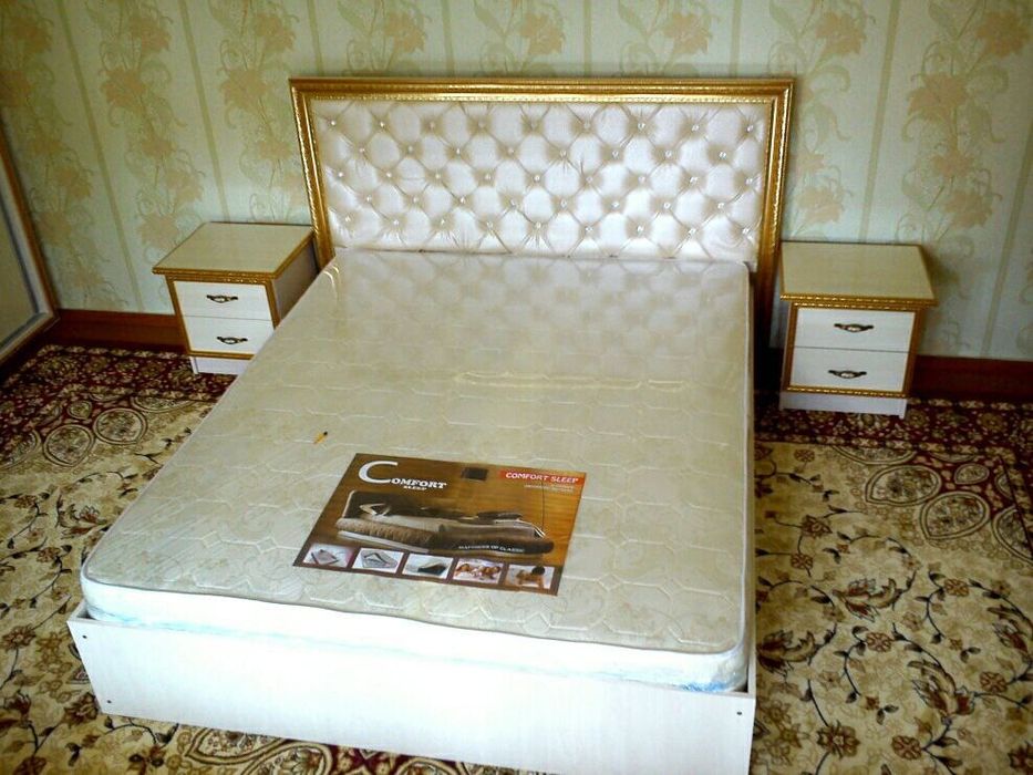 Кровать спальная