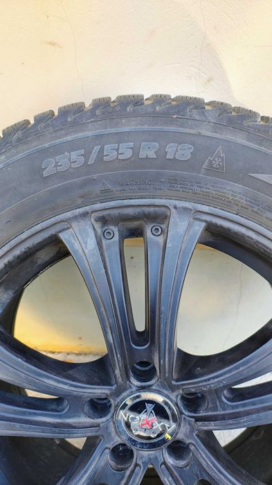 Vând 4 jenți auto echipate cu cauciucuri de iarna