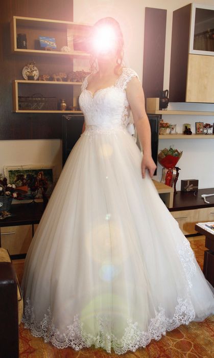 Rochie mireasă . .- . . . . . . . . . .(: