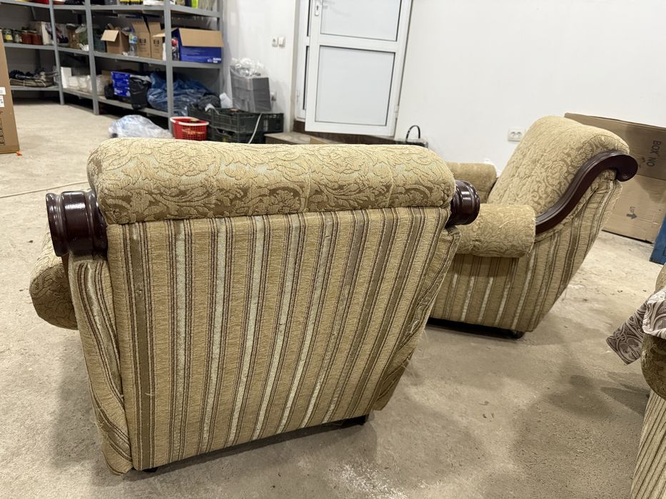 Комплект диван и кресла для гостинной.