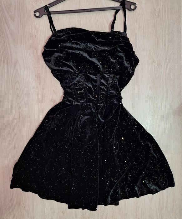 Дамска лъскава кадифена секси рокля