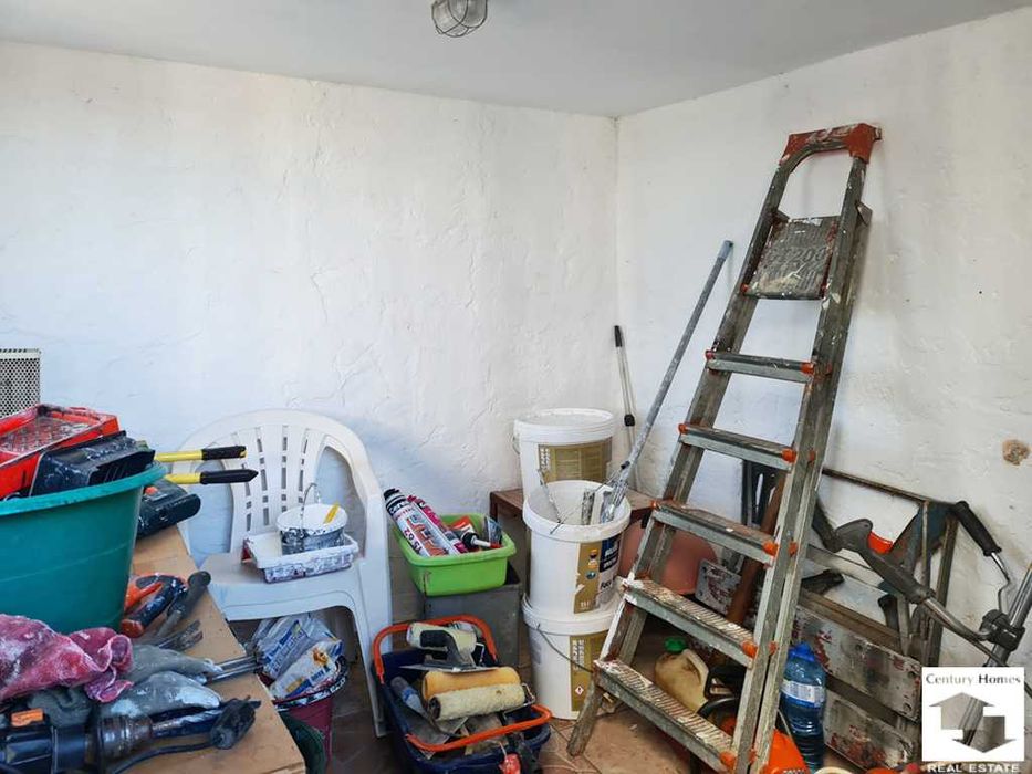 155075 Масивна къща с просторен двор в с. Любенци