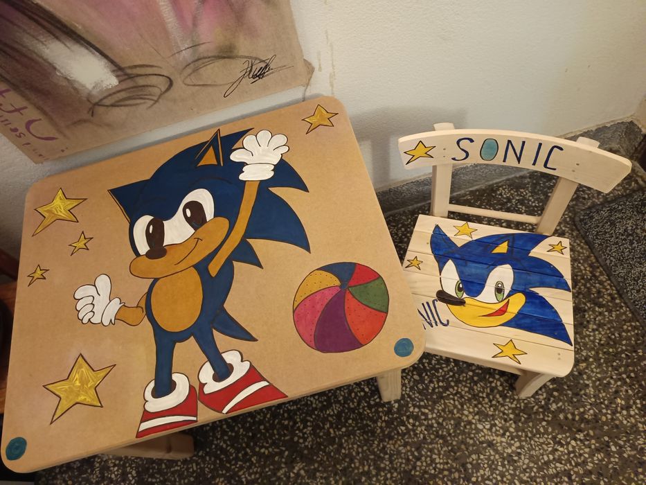 Рисувано дървено детско столче.Рисувана детска масичка.